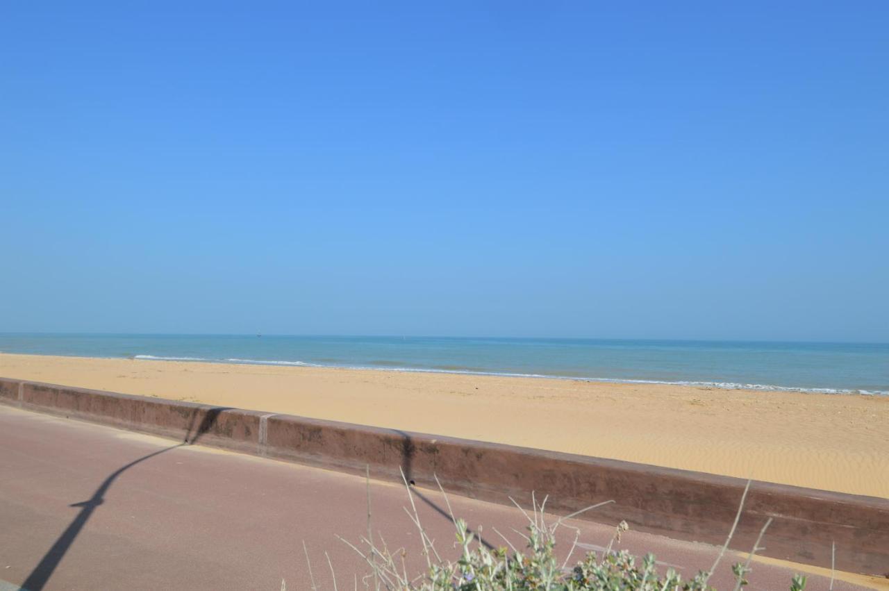 Appartement Moderne Avec Terrasse A 500M De La Mer Courseulles-sur-Mer Kültér fotó